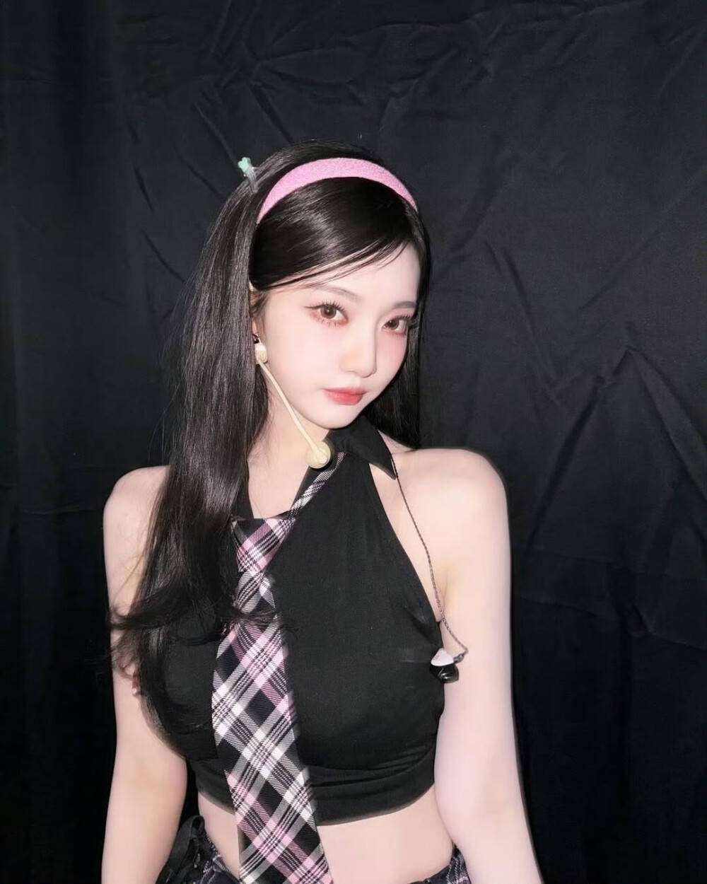 宁艺卓正面硬刚恶评！回怼键盘侠获全网力挺，这才是偶像该有的态度