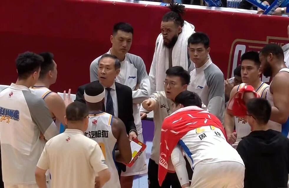 世界杯买球官网 -北(běi)京男(nán)籃(lán)15分惨败，不敌浙(zhè)江掉出四强，籃(lán)板球(qiú)被(bèi)爆，周(zhōu)琦13+10赵睿缺阵